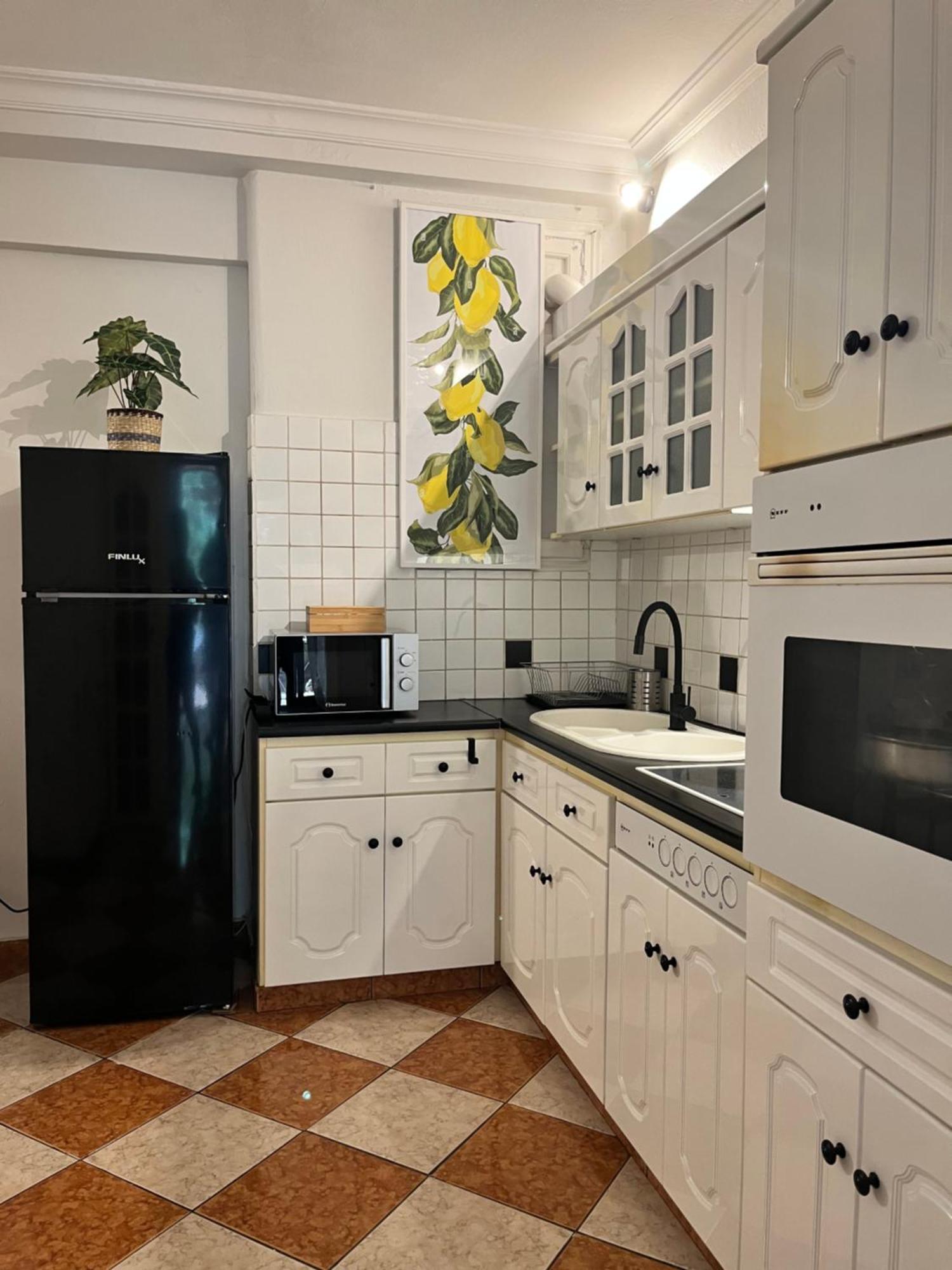Quiet Apartment With Garden View In Kolonaki Athens Exterior photo