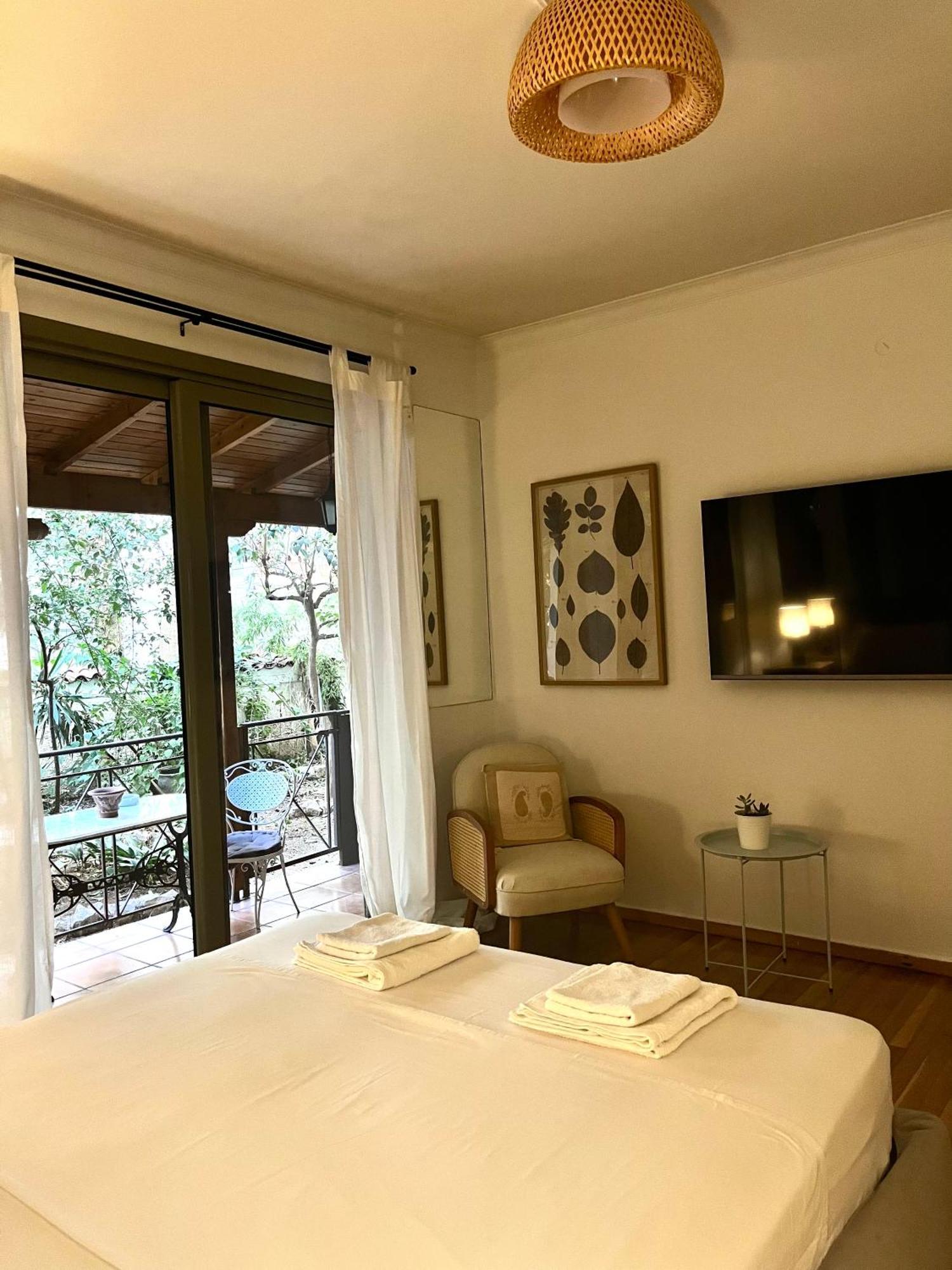 Quiet Apartment With Garden View In Kolonaki Athens Exterior photo
